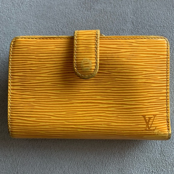 Louis Vuitton Handbags - Louie Vuitton Wallet EPI